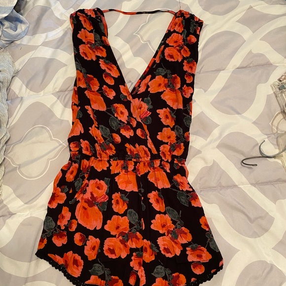 Billabong floral v-cut romper - Picture 2 of 6